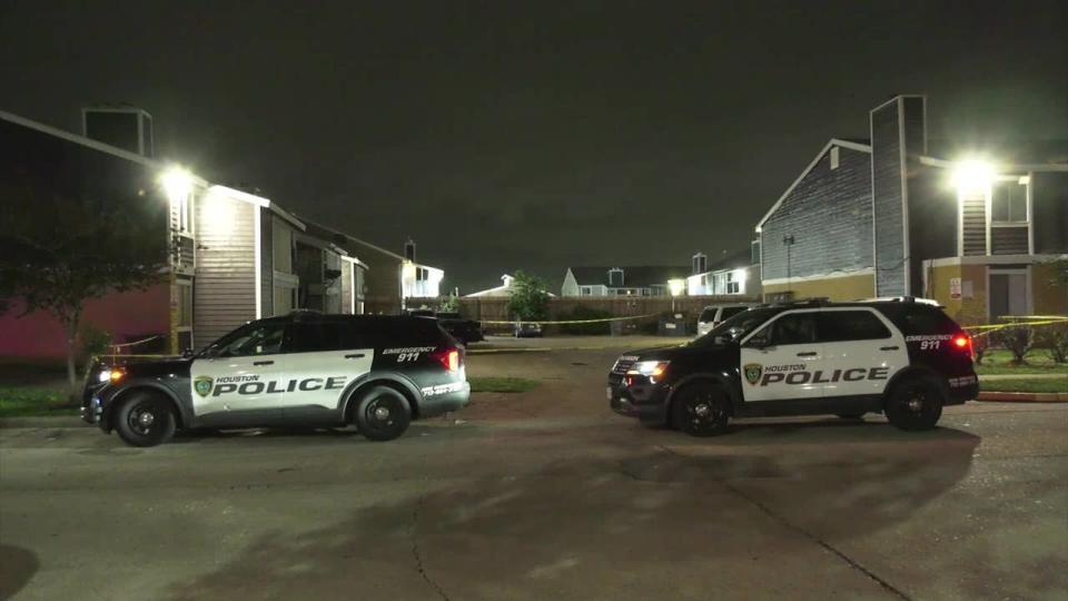 <div>Houston police investigate a shooting on Ashford Meadow Drive.</div>