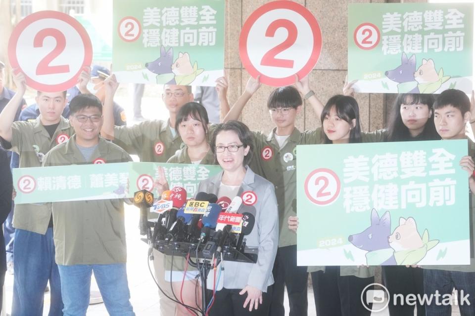 中選會舉辦總統副總統候選人號次抽籤，民進黨副總統候選人蕭美琴抽中2號。   圖：張良一/攝