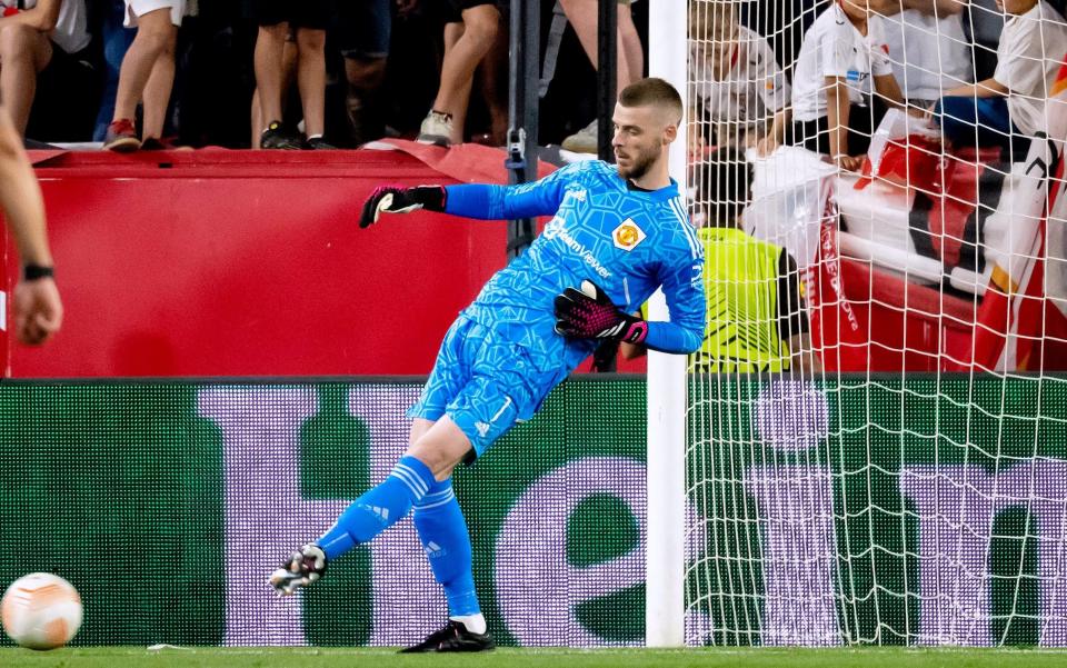 David De Gea of ​​Manchester United in action during the UEFA Europa League quarterfinal second leg match between Sevilla FC and Manchester United at Estadio Ramon Sanchez Pizjuan - Ash Donelon/Getty Images