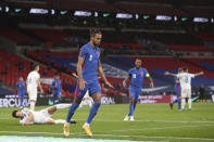 Dominic Calvert-Lewin, de Inglaterra, festeja luego de anotar el primer tanto ante San Marino en un partido de la eliminatoria mundialista, el jueves 25 de marzo de 2021, en Londres (Carl Recine/Pool Photo via AP)