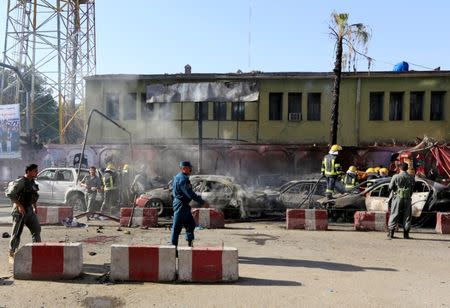 Afghan policemen inspect the site of a blast in Jalalabad city, Afghanistan, July 1, 2018.REUTERS/Parwiz