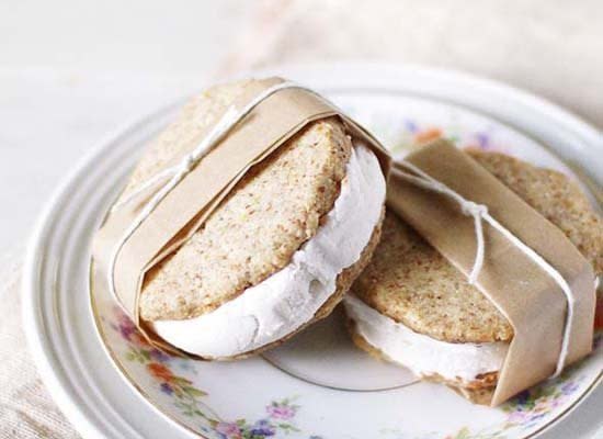 <strong>Get the <a href="http://goodthingsgrow.com/lemon-almond-coconut-ice-cream-sandwiches/" target="_hplink">Lemon Almond Coconut Ice Cream Sandwiches</a> recipe by Good Things Grow</strong>