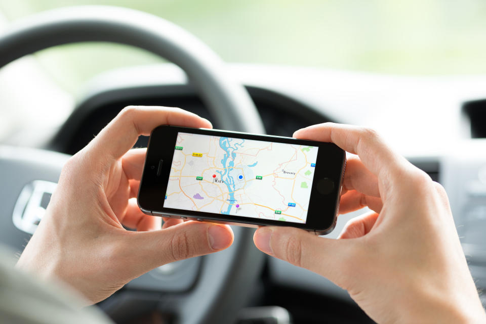 Wer Google Maps im Auto benutzt, kann in Zukunft viel Geld damit sparen (Symbolbild: Getty Images)