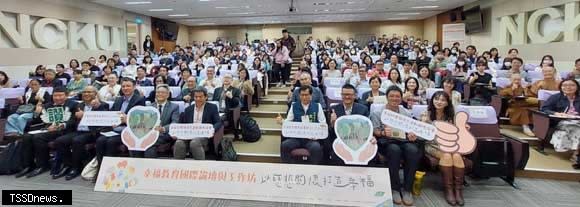全國首場國際論壇於臺南登場，南市教育局及成功大學與民間公私協力推動幸福教育。（記者李嘉祥攝）