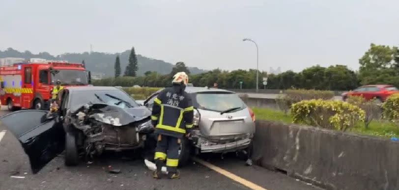 國道3號發生9車追撞事故。   圖：消防局提供