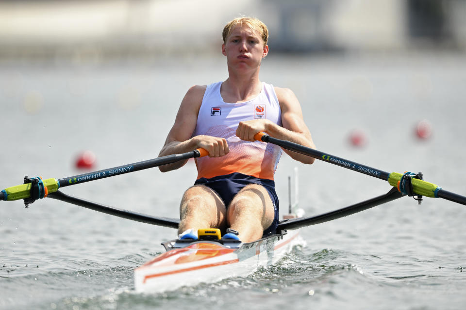 Tokyo 2020 Olympics - Rowing - Men's Single Sculls - Heats - Sea Forest Waterway, Tokyo, Japan - July 23, 2021. Finn Florijn of the Netherlands in action REUTERS/Piroschka Van De Wouw