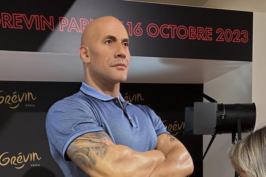 Museo francés arregla tono de piel de figura de Dwayne Johnson