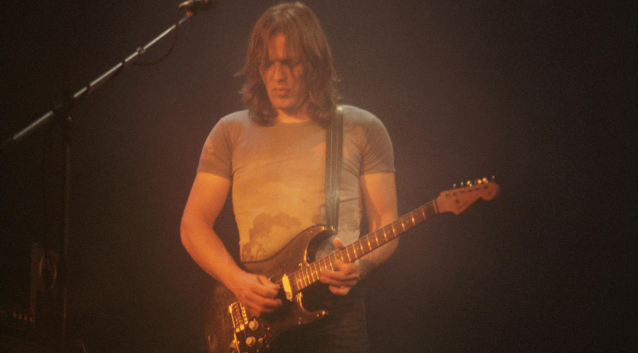  David Gilmour performs onstage with Pink Floyd at the 1977 Day on the Green concert at the Oakland Coliseum in California 