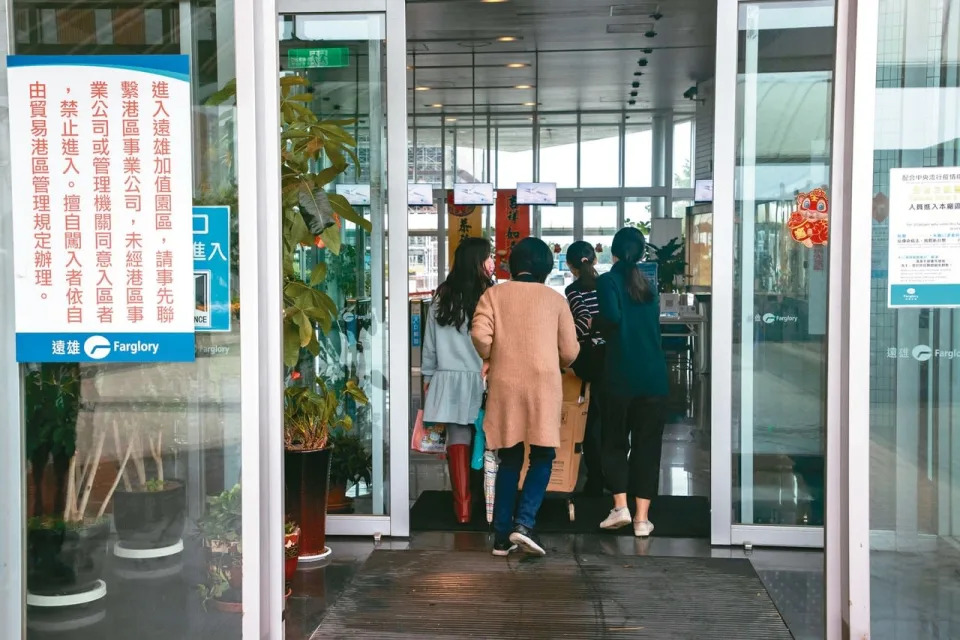 &#x006843;&#x005712;&#x005ee0;&#x0062c9;&#x008b66;&#x005831; &#x006843;&#x005712;&#x004e9e;&#x0065ed;&#x0096fb;&#x008166;&#x005ee0;&#x005169;&#x00540d;&#x0079fb;&#x005de5;&#x004e00;&#x006708;&#x004e5d;&#x0065e5;&#x005230;&#x00897f;&#x005824;&#x007528;&#x009910;&#x005f8c;&#x0078ba;&#x008a3a;&#x00ff0c;&#x00885b;&#x00798f;&#x0090e8;&#x004eba;&#x0054e1;&#x006628;&#x005e36;&#x008457;&#x0088dd;&#x005099;&#x009032;&#x005165;&#x006e2f;&#x005340;&#x005927;&#x006a13;&#x003002;&#x008a18;&#x008005;&#x005b63;&#x0076f8;&#x005112;&#x00ff0f;&#x00651d;&#x005f71;