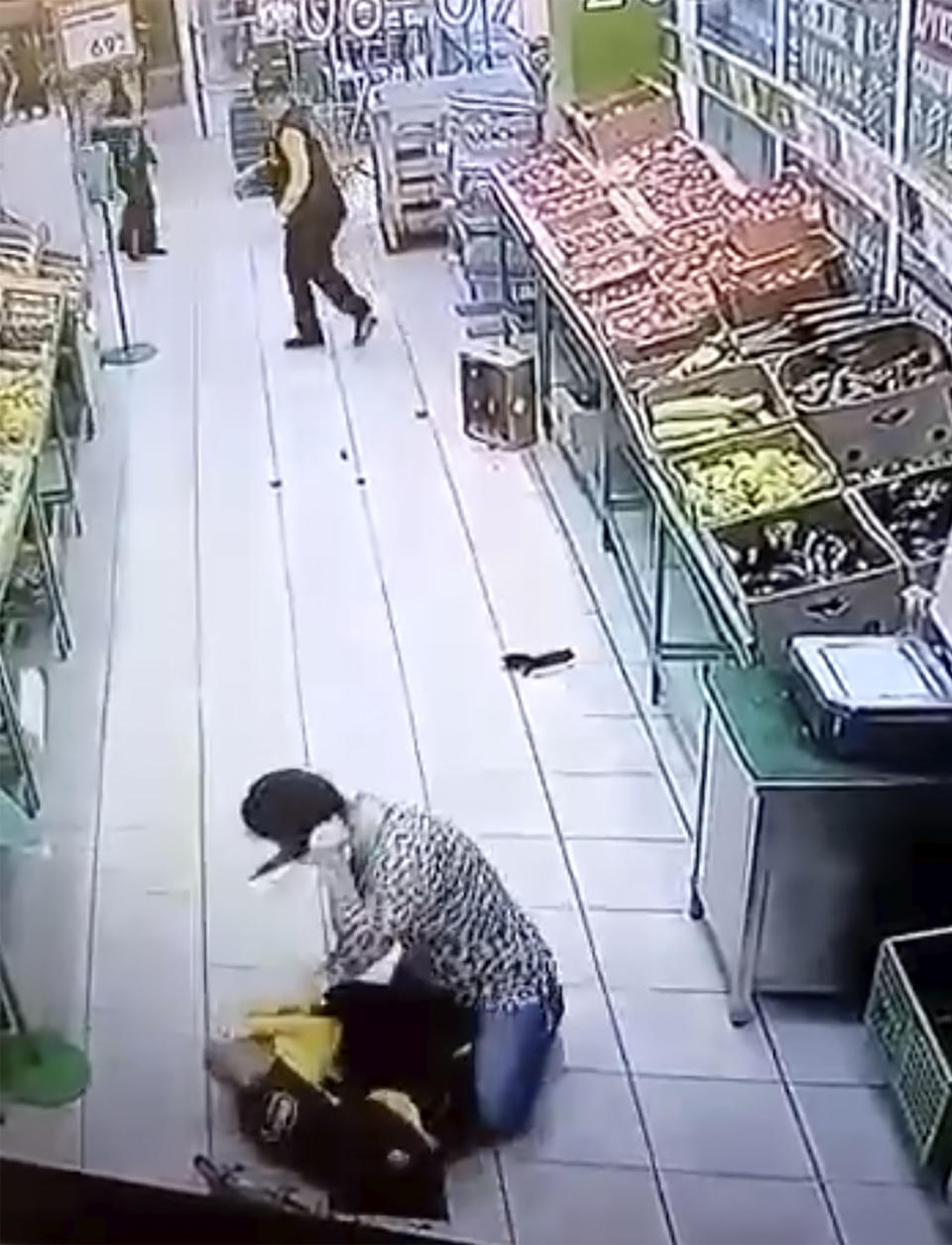 CCTV footage of the staffer being stabbed in the grocery store. Source: East2West News/Australscope