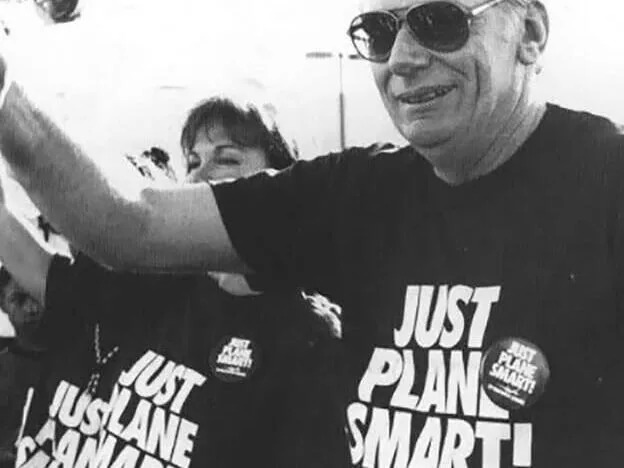 Kelleher wearing "Just Plane Smart" slogan