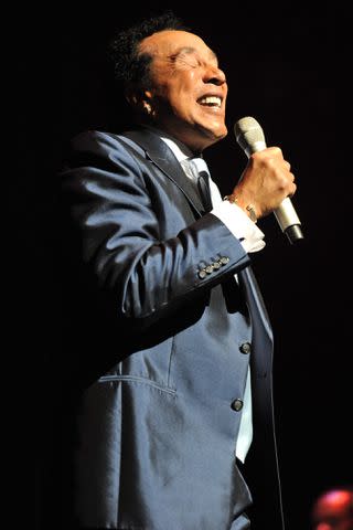 <p>Lewis Bent</p> Smokey Robinson performs at the Apollo