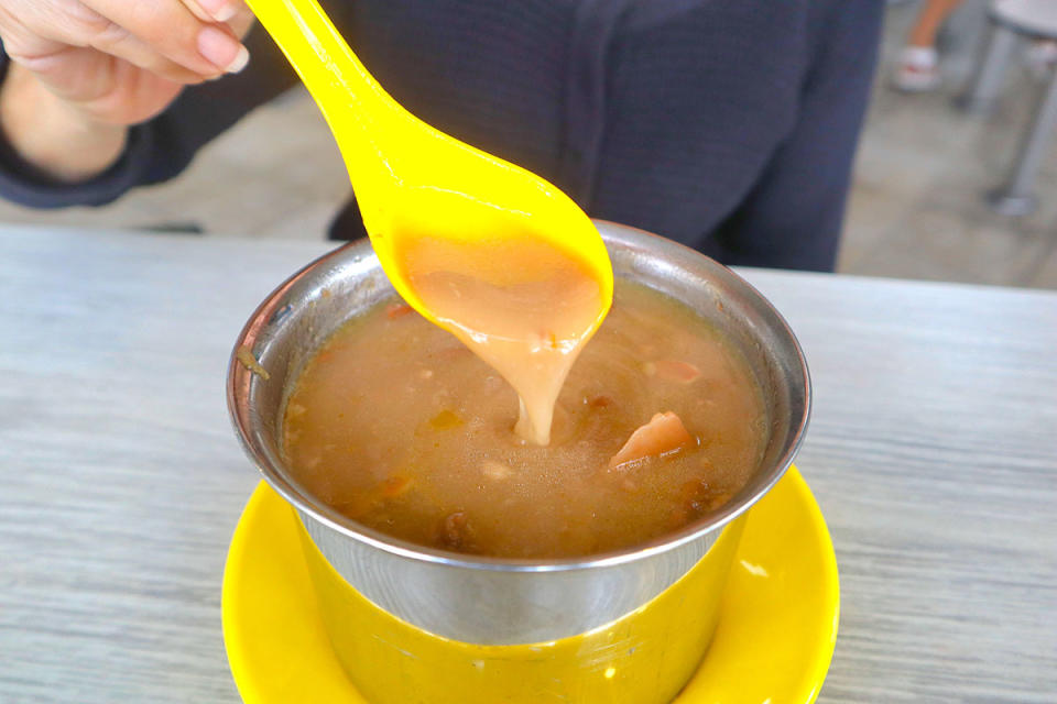 ah cheng lao huo tang - peanut soup closeup