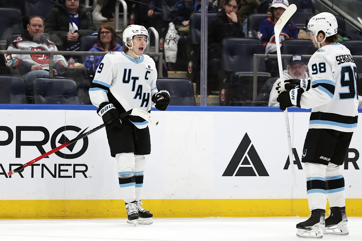 Clayton Keller's 2 late goals rally Mammoth past Flyers for 5-4 OT victory