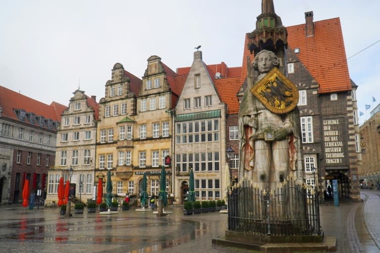 Nach dem Urteil des Bundesverwaltungsgerichts zum Parken auf dem Bürgersteig sieht Bremen sich bestätigt. Das Gericht habe das "ganzheitliche und planvolle Vorgehen der Stadtgemeinde Bremen gegen rechtswidriges Gehwegparken" bestätigt. (Patrik Stollarz)