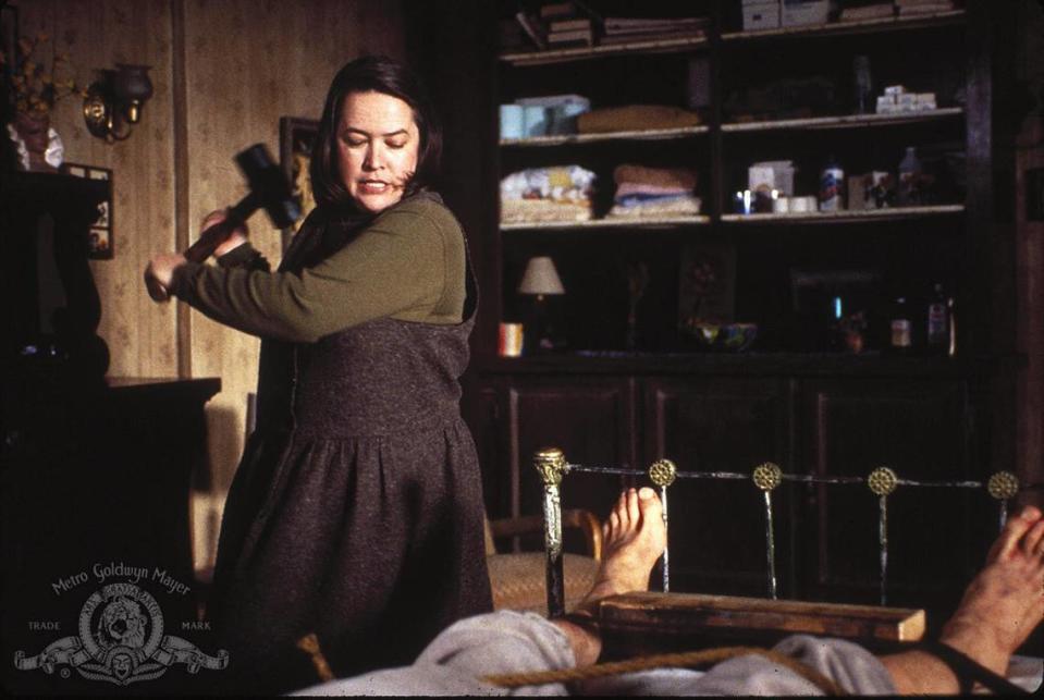 En Coral Gables Art Cinema el thriller ‘Misery’ (1990) con las actuaciones de James Caan y Kathy Bates. Adaptado de la novela homónima de Stephen King.