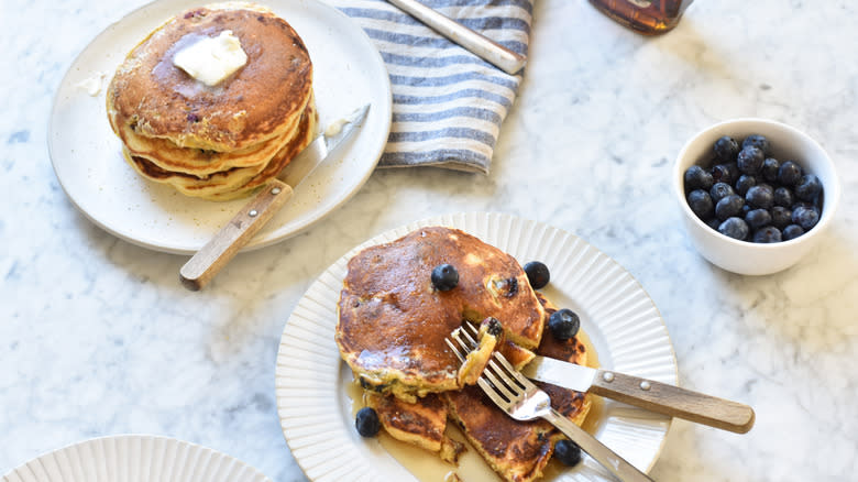 blueberry pancakes with maple syrup