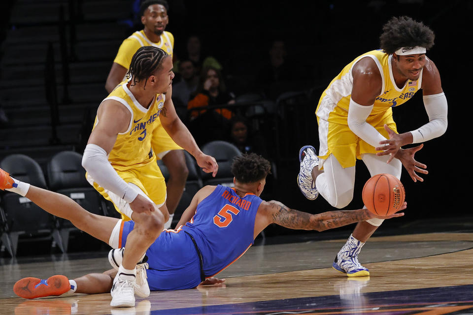 Pittsburgh forward Blake Hinson (left) losses the ball against Florida guard Will Richard (5) during the first half of an NCAA college basketball game in the NIT Season Tip-Off at Barclay's center, Wednesday, Nov. 22, 2023, in New York. (AP Photo/Eduardo Munoz Alvarez)
