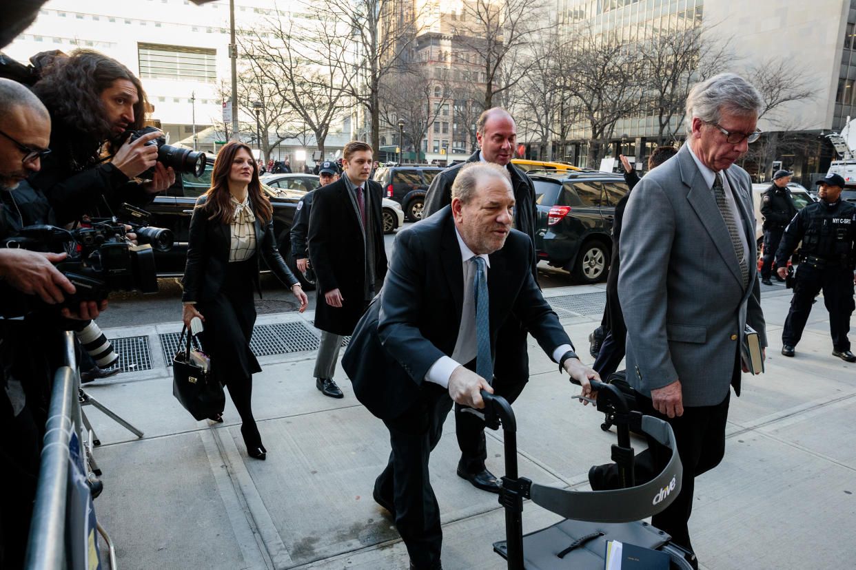 Harvey Weinstein llega a la Corte Suprema Estatal de Manhattan la mañana del lunes 24 de febrero de 2020. (Sarah Blesener/The New York Times)