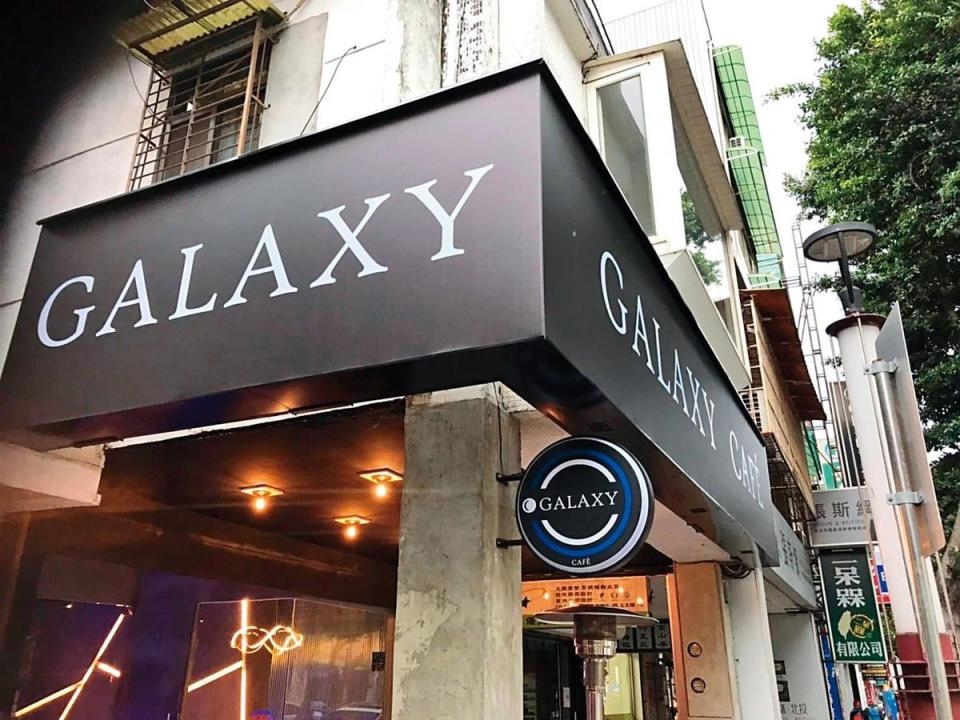 李哲言在父親贊助下開了咖啡廳，生意還不錯。（翻攝自Galaxy Cafe臉書）