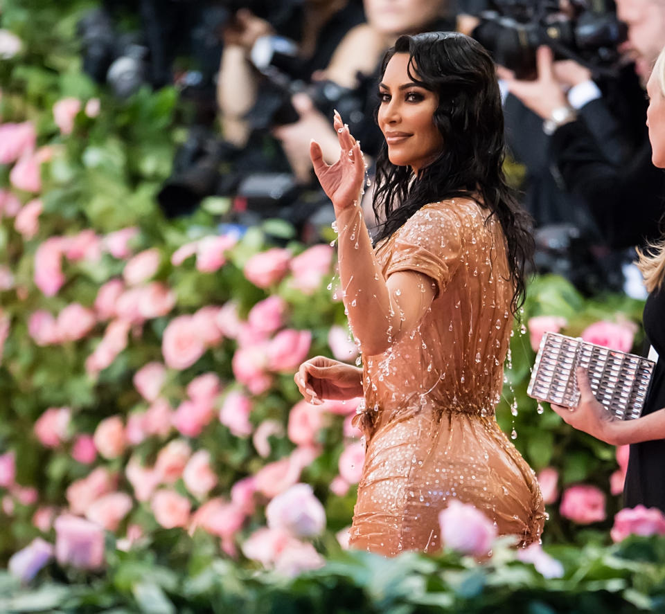 Kim Kardashian radiante con un look de Thierry Mugler en la MET 2019 Getty Images