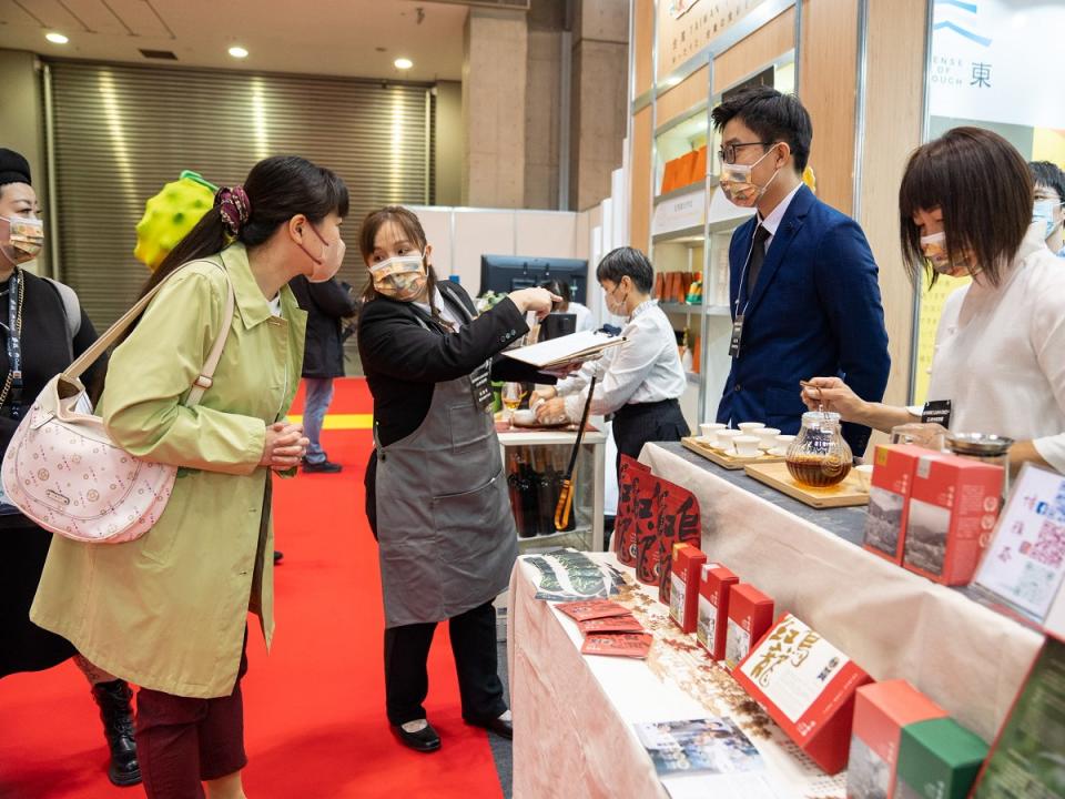 臺東縣以「慢食光」主題，吸引消費者詢問。（圖：台東縣政府提供）