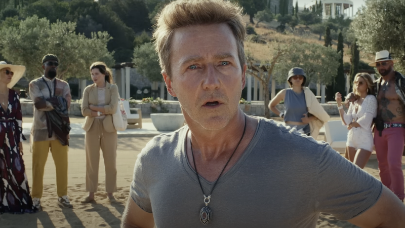 Edward Norton in Glass Onion: A Knives Out Mystery