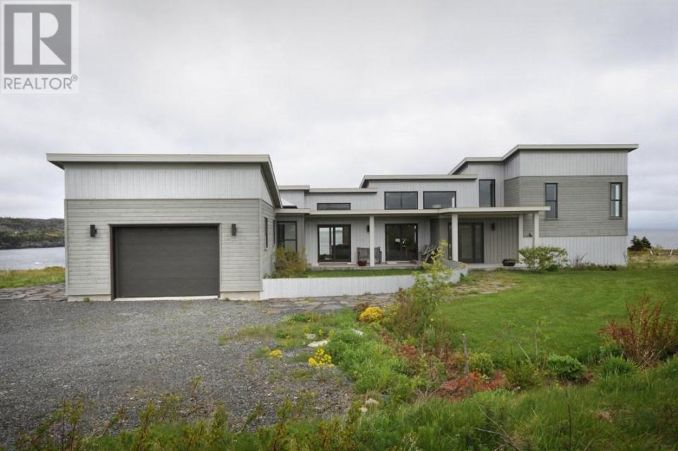 <p><span>200 Point Road, Bryant’s Cove, Nfld.</span><br>Location: Bryant’s Cove, Newfoundland<br>List Price: $989,900<br>(Photo: Zoocasa) </p>