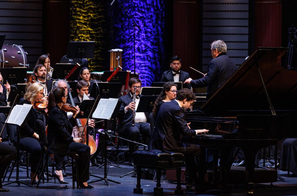 Pianist Rodolfo Leone filled in admirably for pianist Maria João Pires Monday during a Palm Beach Symphony concert at the Kravis Center. Conductor Gerald Schwarz is at right.