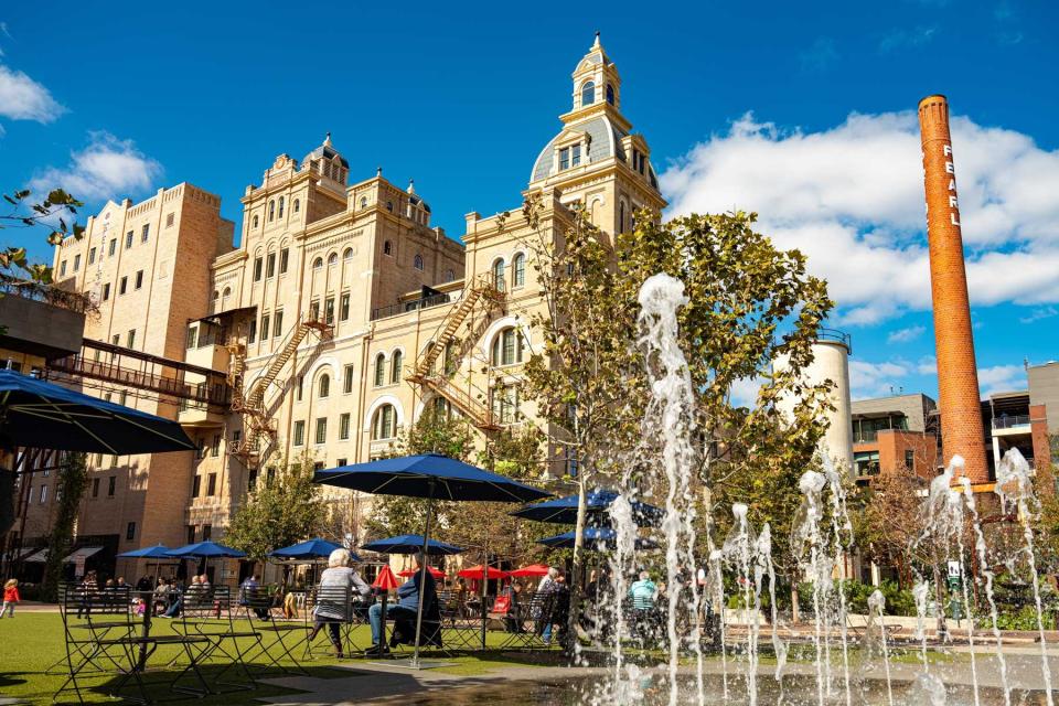 Exterior of Emma Hotel, located on the grounds of Pearl Brewery. Large, 22 acres estate is the home of all year around farmers market, Culinary Institute of America and various restaurants and tourist venues. Emma hotel is named after Emma Koehler, wife of Pearl president Otto Koehler died in 1914. Emma ran the brewery after her husband died in 1914. Hotel building is part of the old brewery's architecture.