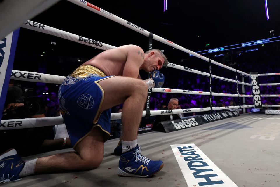 Smith moments prior to the end of the fight (Action Images via Reuters)