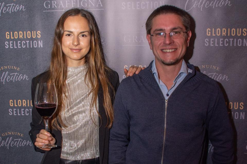 Delfina Sanguinetti, jefa de producto de VSPT, el grupo vitivinícola de la empresa trasandina CCU, y Fernando Mengoni enólogo de Graffigna