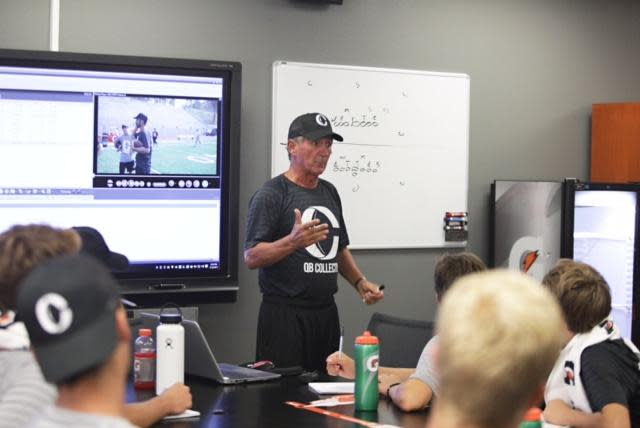 Former NFL coach Mike Shanahan talks to high school prospects during the camp. (San Francisco 49ers coach Kyle Shanahan teaches high school prospects the finer points of a dropback. (Photo Credit: Twitter/@qb_collective)