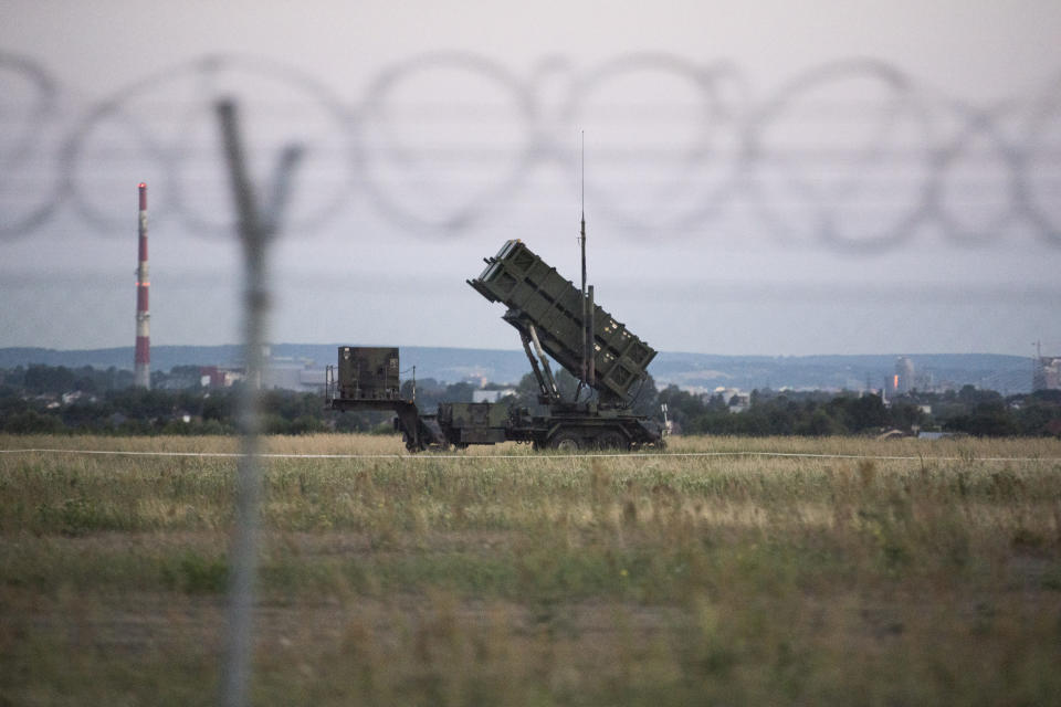 Das Patriot-System ist ein bodengestütztes Kurzstrecken-Flugabwehrraketen-System, das zur Abwehr von Flugzeugen, Marschflugkörpern und taktischen ballistischen Mittelstreckenraketen eingesetzt wird.  - Copyright: picture alliance/dpa | Christophe Gateau