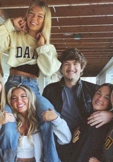 Ethan Chapin, 20, Madison Mogen, 21, Xana Kernodle, 20, y Kaylee Goncalves, 21 (Instagram)