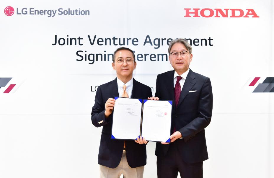 Youngsoo Kwon, CEO of LG Energy Solution, and Toshihiro Mibe, President, CEO and Representative Director of Honda Motor Co., Ltd.