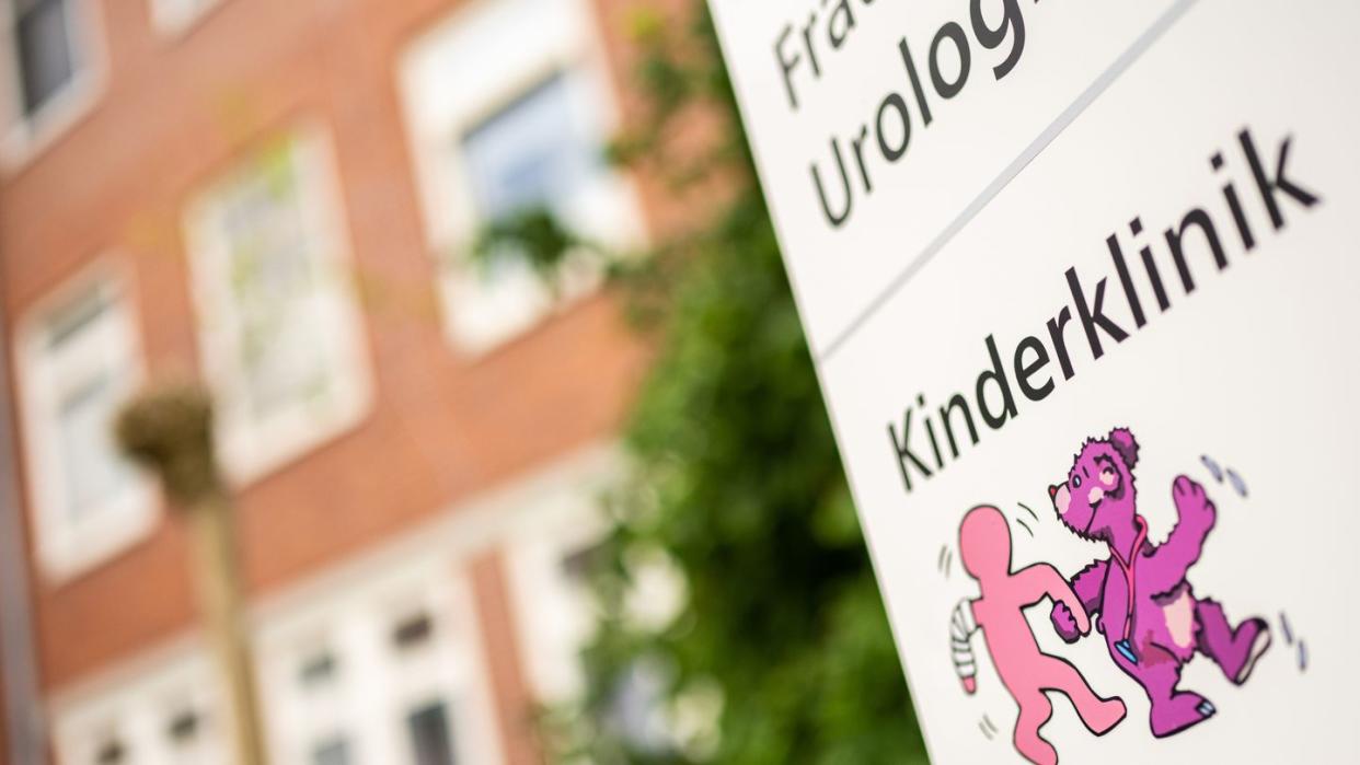 Ein frühgeborenes Baby ist im Klinikum Oldenburg wenige Tage nach der Geburt an verunreinigter Milchpulvernahrung gestorben.