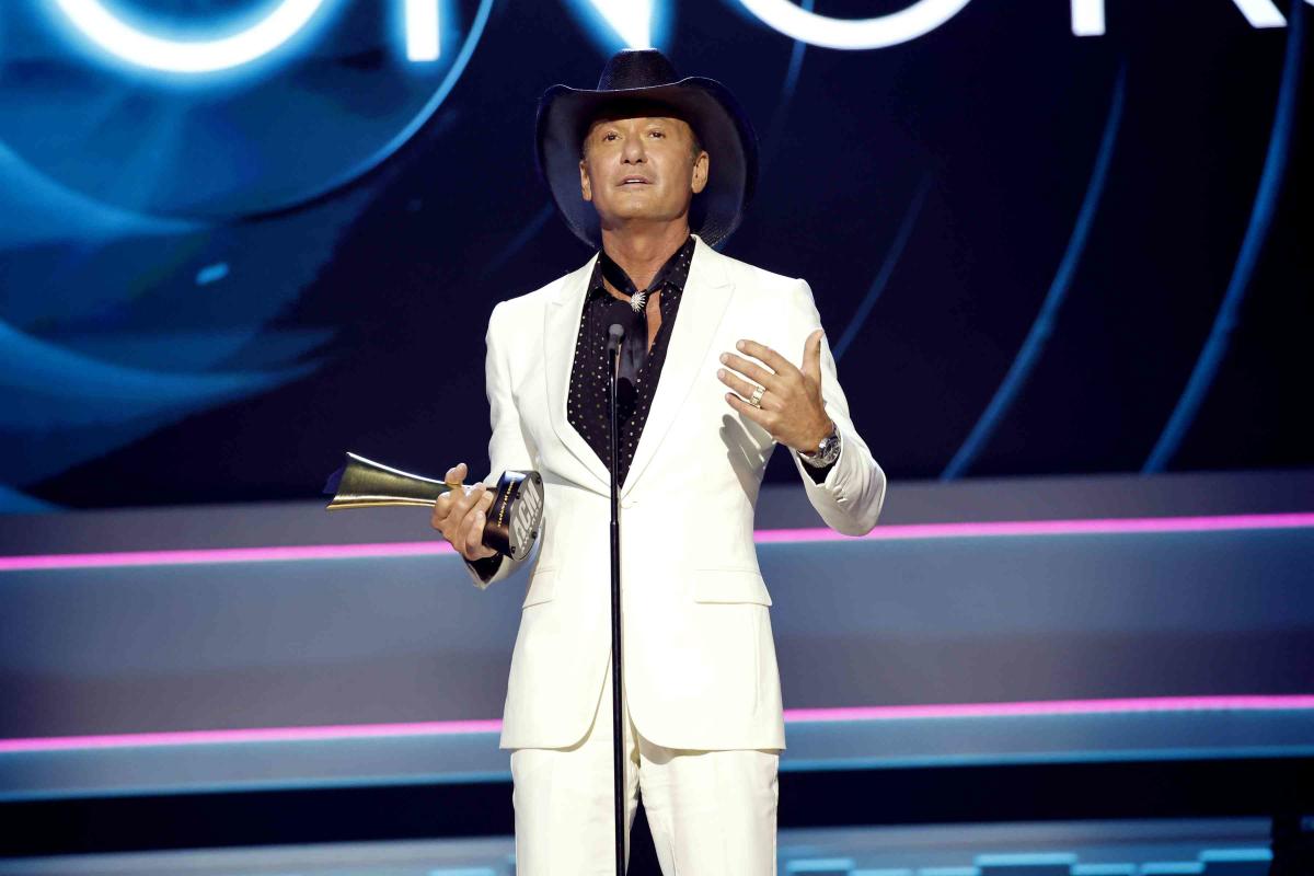 Tim McGraw Dishes on Dad, Family and His Return to Las Vegas