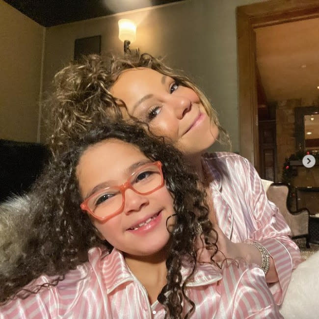 Mariah Carey con su hija Monroe, que ha heredado su rango vocal y su pasión por actuar credit:Bang Showbiz