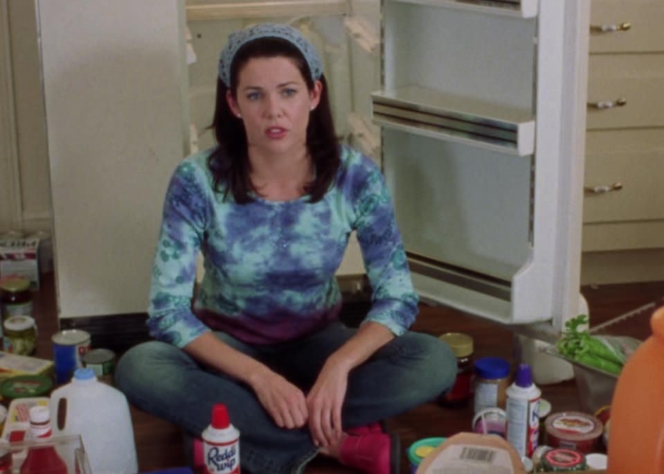 Lorelai Gilmore was nothing if not a headband-and-bandanna lover, and while the accessory makes sense in the context of cleaning out her fridge, she also loved to bring it into her everyday wear (as was deemed sartorially acceptable back in the day.)