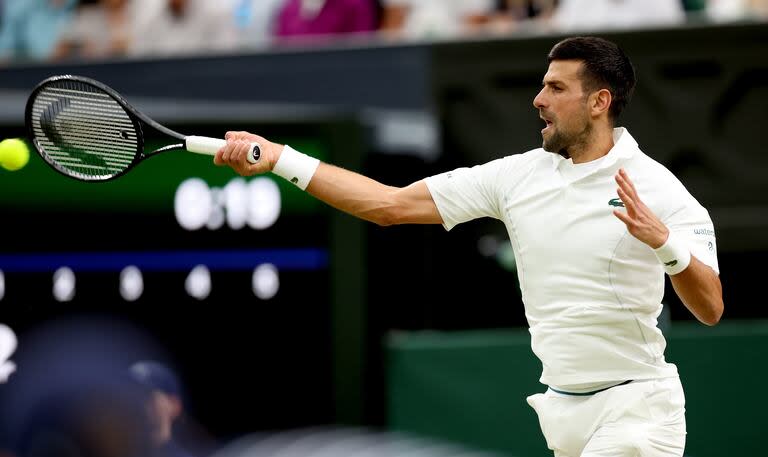 Novak Djokovic sigue adelante en la búsqueda de su octavo trofeo de Wimbledon