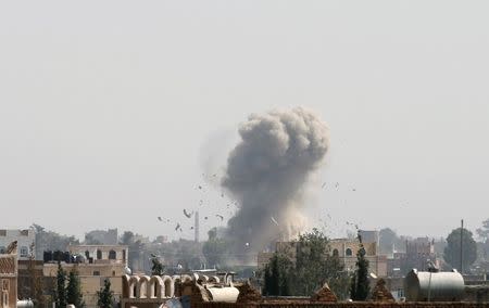 Smoke and debris rise from the site of a Saudi-led air strike in Sanaa, Yemen August 31, 2016. REUTERS/Khaled Abdullah