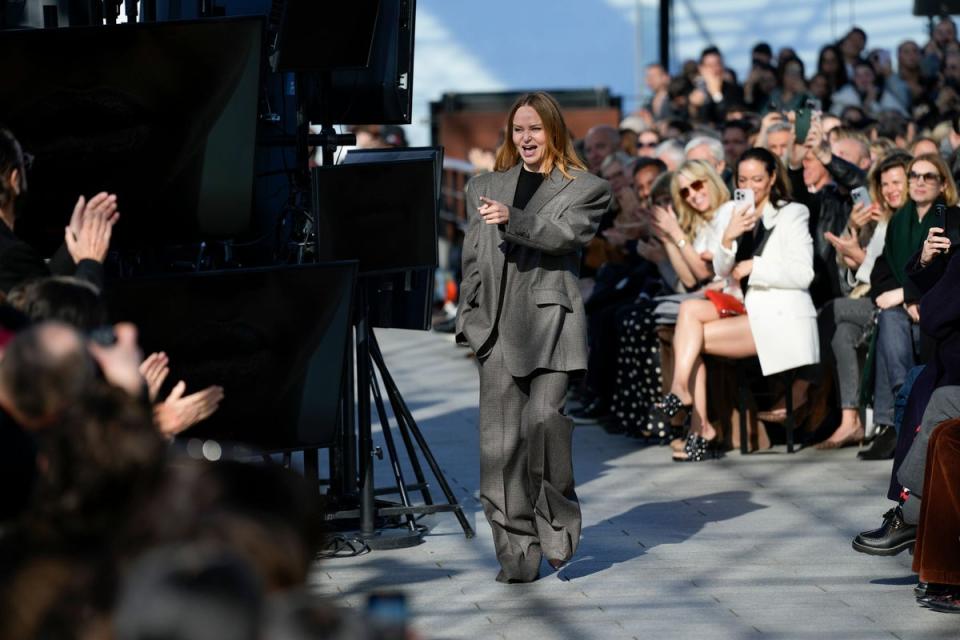 Stella McCartney accepts applause (Scott A Garfitt/Invision/AP)