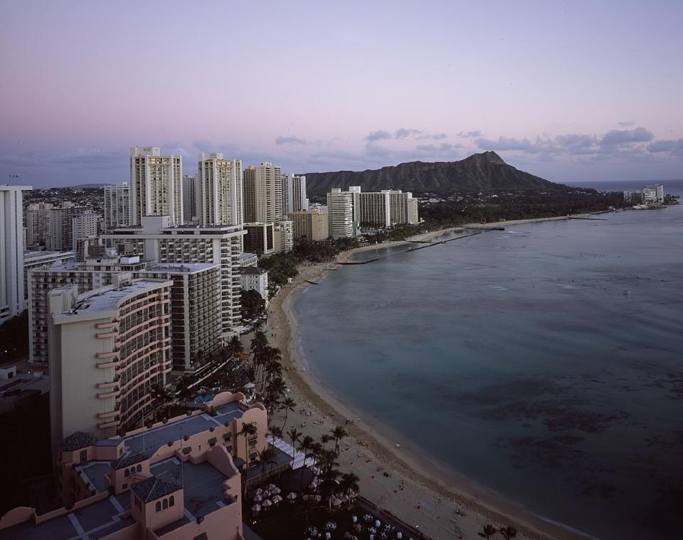 <p>La capital de Hawái es otro de los lugares del mundo en los que es más complicado comprar una vivienda. En Honolulu, la ratio obtenida de la división del precio de las casas por los ingresos de las familias es de 8,6. (Foto: <a rel="nofollow noopener" href="http://pixabay.com/es/hawaii-honolulu-waikiki-playa-720061/" target="_blank" data-ylk="slk:Pixabay;elm:context_link;itc:0;sec:content-canvas" class="link ">Pixabay</a> / skeeze). </p>