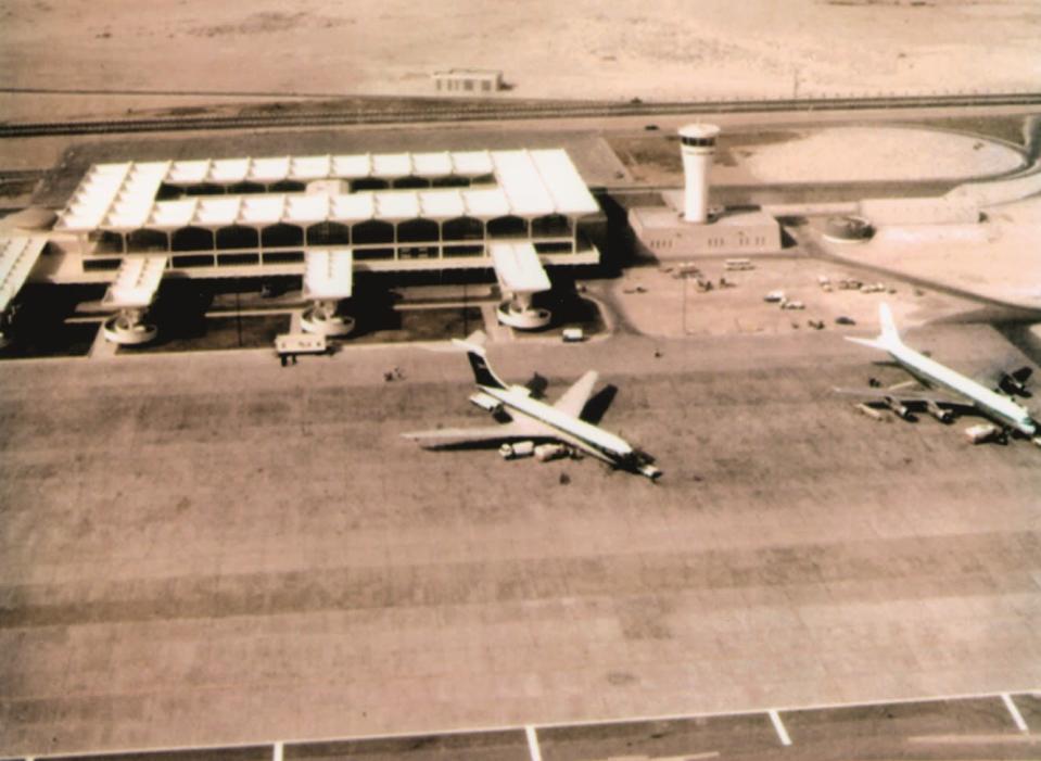 (Pictured left: Airside-1970s) The modern Concourse 1 is approximately 800 metres long and is connected to Terminal 1 check-in area by a 300-metre long underground tunnel containing travelators (people movers).