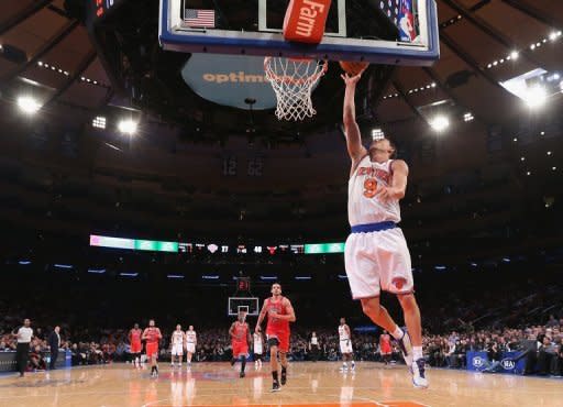 Tras pasar gran parte del año como suplente con pocos minutos en la cancha, el veterano argentino Pablo Prigioni encontró finalmente su lugar en los New York Knicks, lo que coincide con una buena racha de su equipo en una etapa clave de la temporada regular de la NBA. (Getty Images/AFP/Archivo | Bruce Bennett)