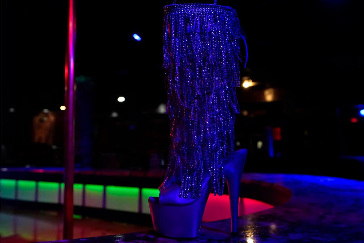 Teenage stripper sues after Florida raises minimum dancing age arguing