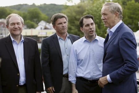 Governors, from left, Jim Gilmore of Virginia, Bob Ehrlich of Maryland, Scott Walker of Wisconsin, and George Pataki of New York share a moment during a sunset cruise with the Belknap County Republicans in Laconia, New Hampshire, May 29, 2015. REUTERS/Dominick Reuter