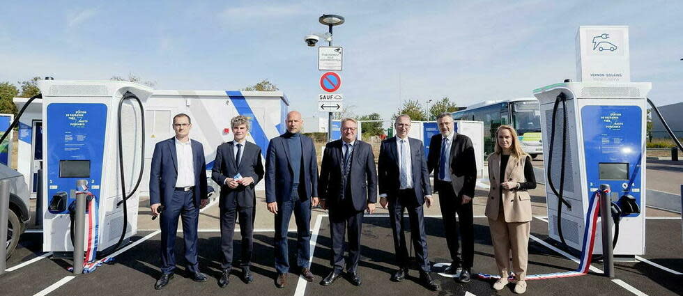 La borne de recharge la plus rapide de France a été installée à Vernon-Douains, le long de l’autoroute A13 (sortie 16), à environ 80 kilomètres de Paris.  - Credit:Kallista Energy