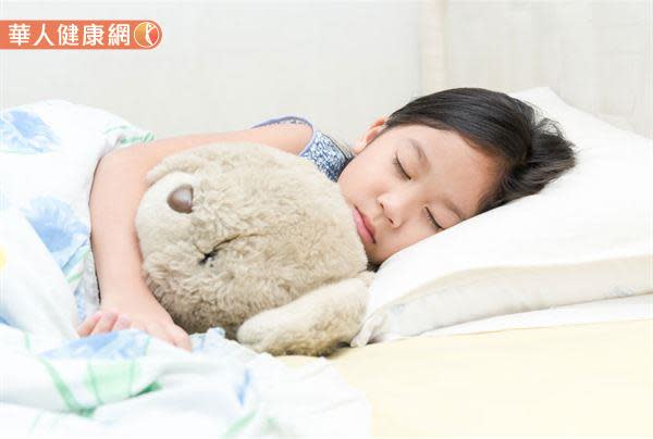 孩子4歲了，該不該分房睡？練習獨睡前做好這準備，增加孩子安全感更順利